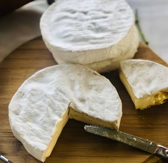 How Much Cheese Per Person: Exact Amounts by Occasion